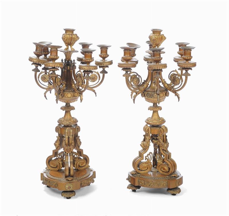 Coppia di candelabri in bronzo dorato a sei fiamme, XIX secolo  - Asta Antiquariato e Dipinti Antichi - II - Cambi Casa d'Aste