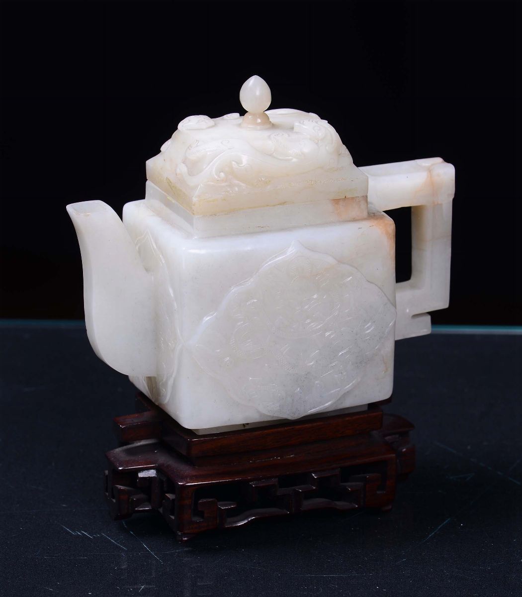 Teiera con Coperchio in Giada Bianca e Russet, Cina, Dinastia Qing, Periodo Qianlong (1736-1795)