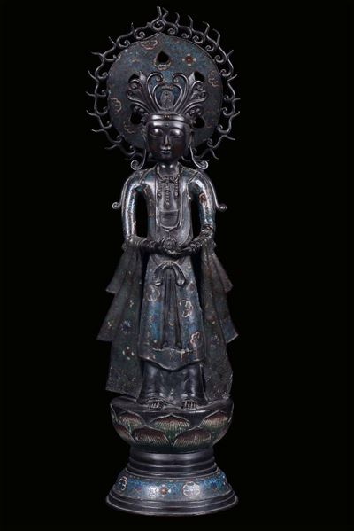 Scultura in Bronzo Brunito e Smalti Cloisonnè Raffigurante Bodhisattva, Giappone XIX Secolo
