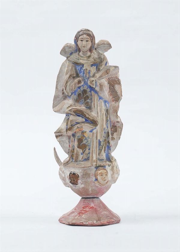 Scultura in legno laccato raffigurante Madonna