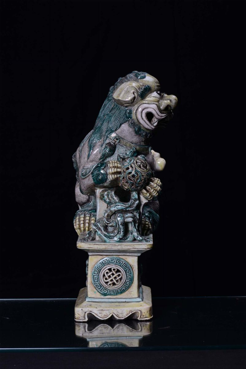 Cane di Pho in Porcellana Policroma, Cina, Dinastia Qing, XIX Secolo
