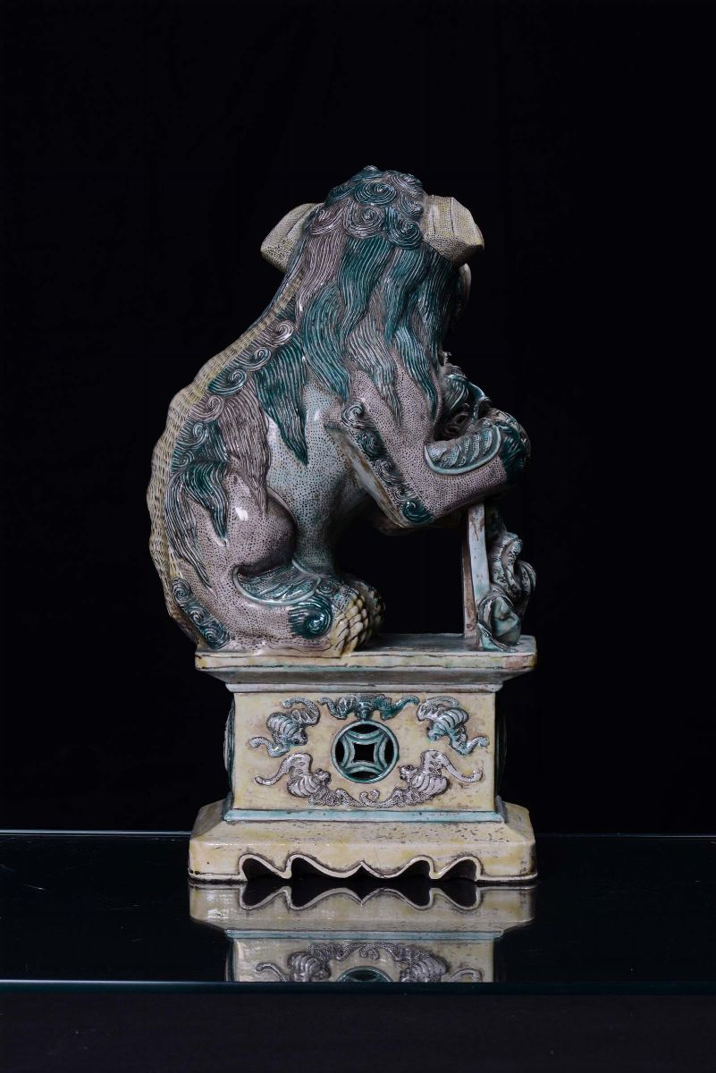 Cane di Pho in Porcellana Policroma, Cina, Dinastia Qing, XIX Secolo