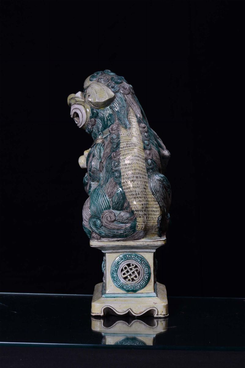Cane di Pho in Porcellana Policroma, Cina, Dinastia Qing, XIX Secolo