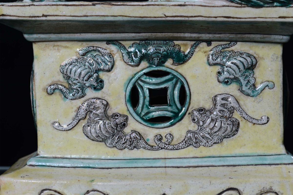 Cane di Pho in Porcellana Policroma, Cina, Dinastia Qing, XIX Secolo