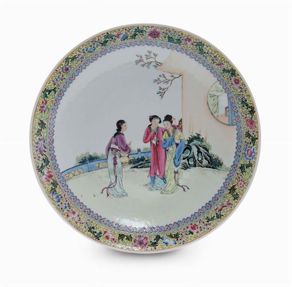 Piatto in porcellana policroma, Cina periodo Repubblica