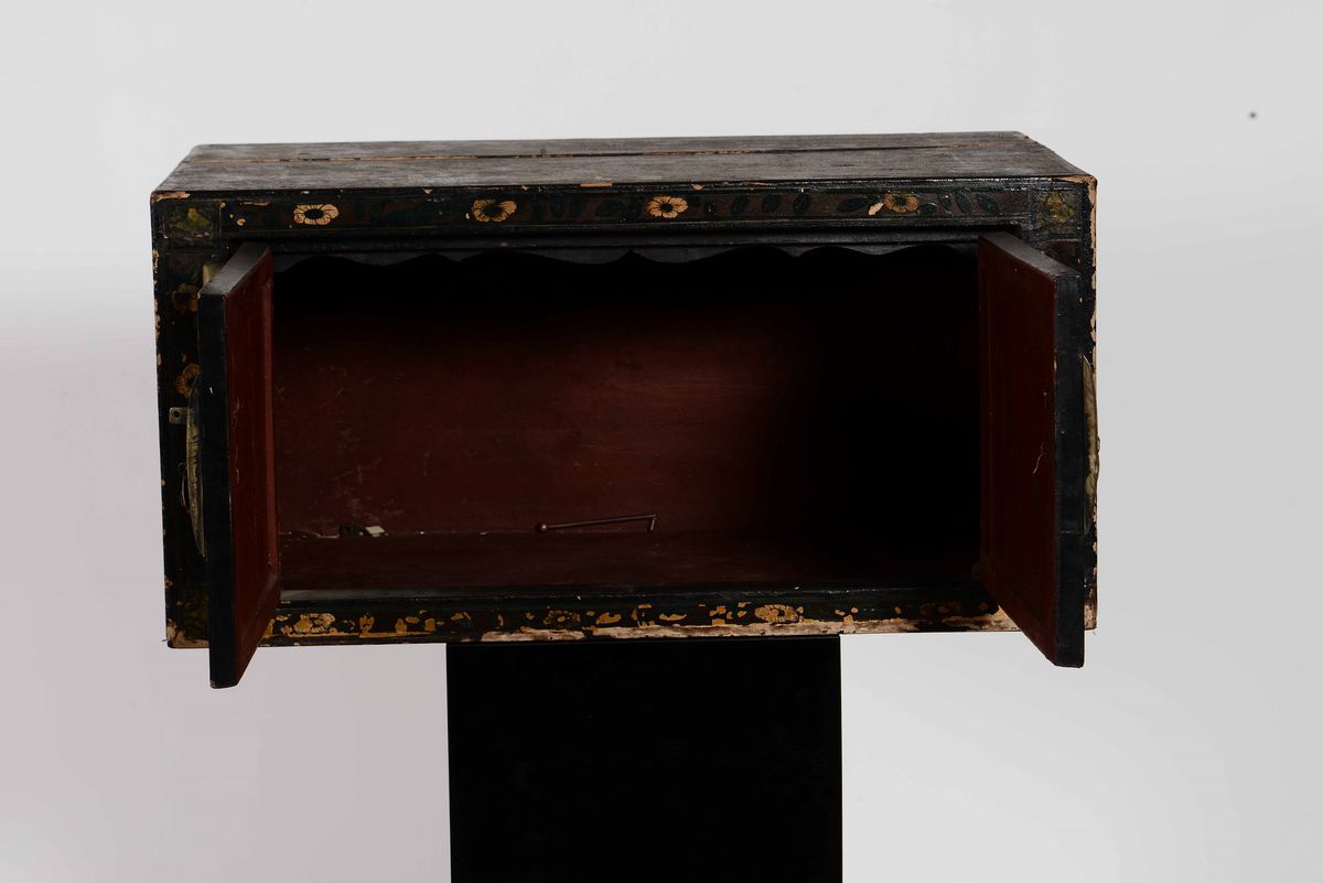 Baule a Due Ante in Legno Ebanizzato