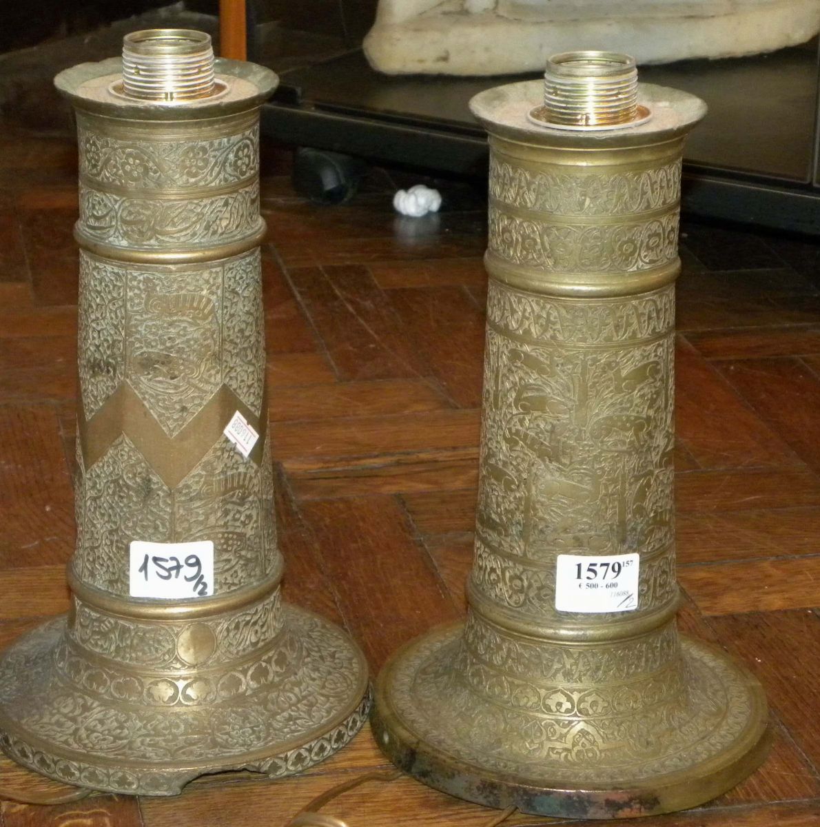 Coppia di Lampada in Metallo Dorato, Arte Islamica