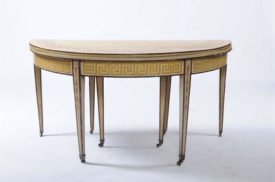 Tavolo Ovale Allungabile in Legno Laccato