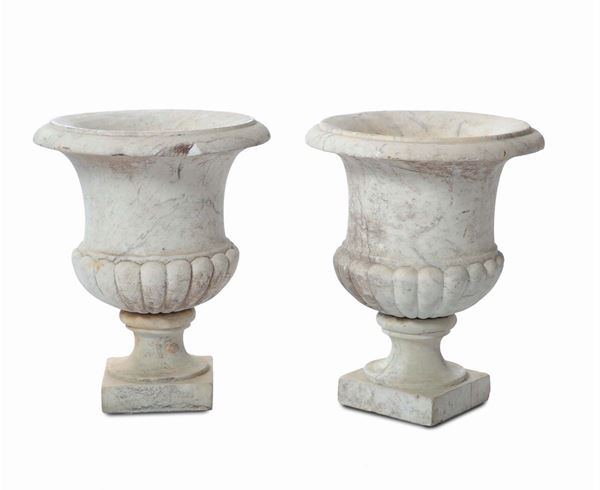 Coppia di vasi in marmo bianco, XIX secolo