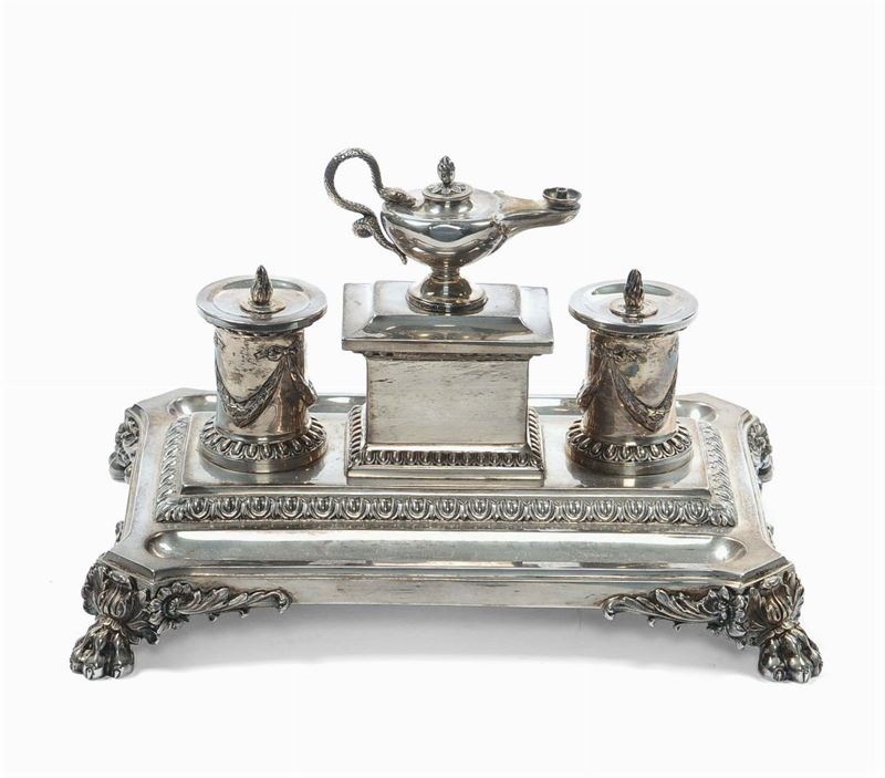 Calamaio in argento sbalzato, Inghilterra XIX secolo  - Asta Argenti e Gioielli Antichi e Contemporanei - Cambi Casa d'Aste