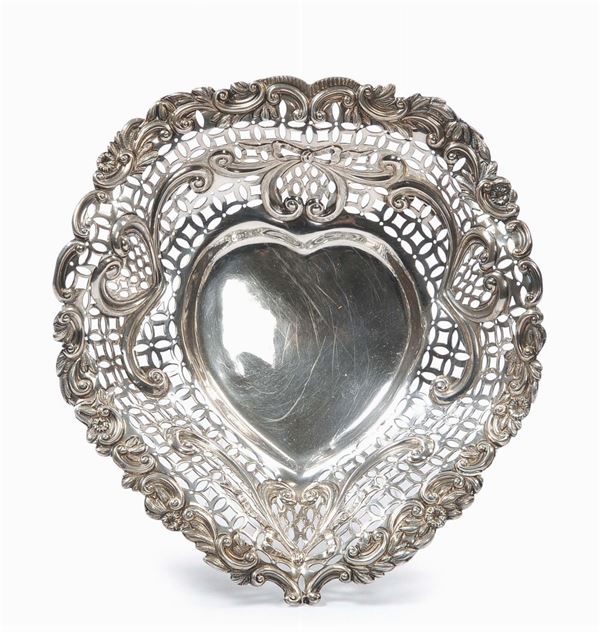 Cestino vittoriano in argento a forma di cuore, Inghilterra XIX secolo