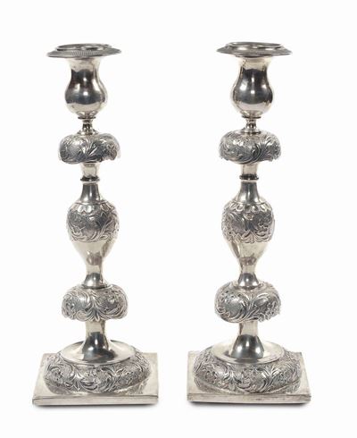 Coppia di Candelieri in Argento Sbalzato e Cesellato, Russia 1856