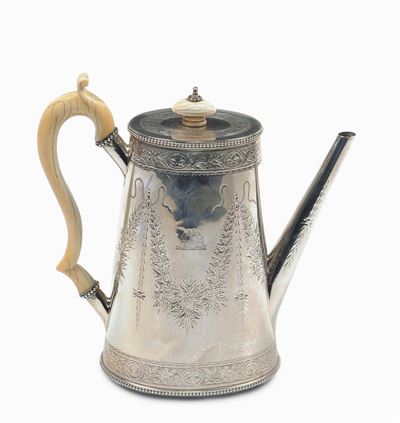 Caffettiera in Argento Cesellato a Motivo Vegetale, Argentiere William Wrangham Williams, Londra ...