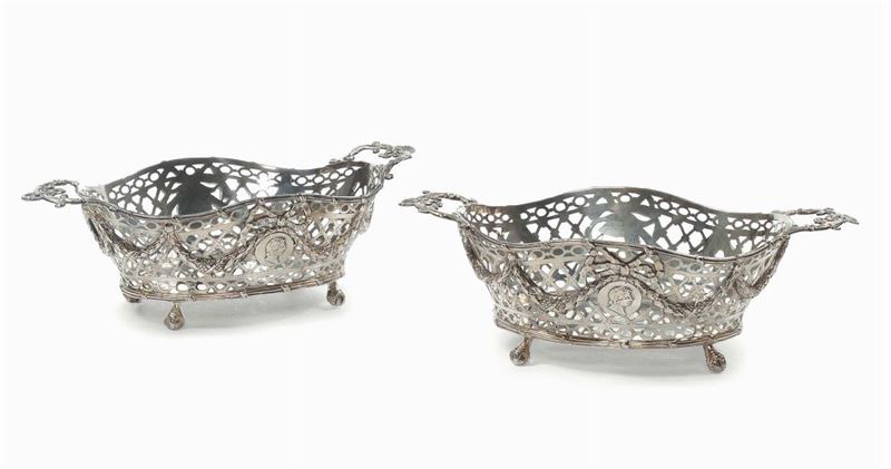 Coppia di portadolci in argento traforato vittoriano. inghilterra XIX sec  - Auction Silvers and Jewels - Cambi Casa d'Aste