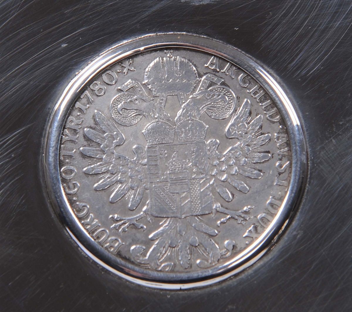 Centrotavola Bulgari in Argento e Argento Vermeil con Moneta Terziaria al Centro, 1780