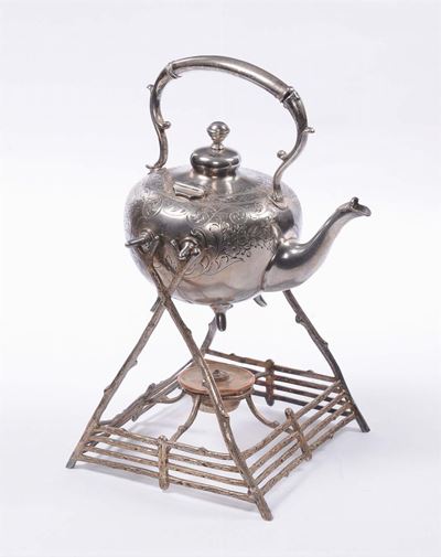 Samovar in Argento Decorato a Motivo Floreale Inciso