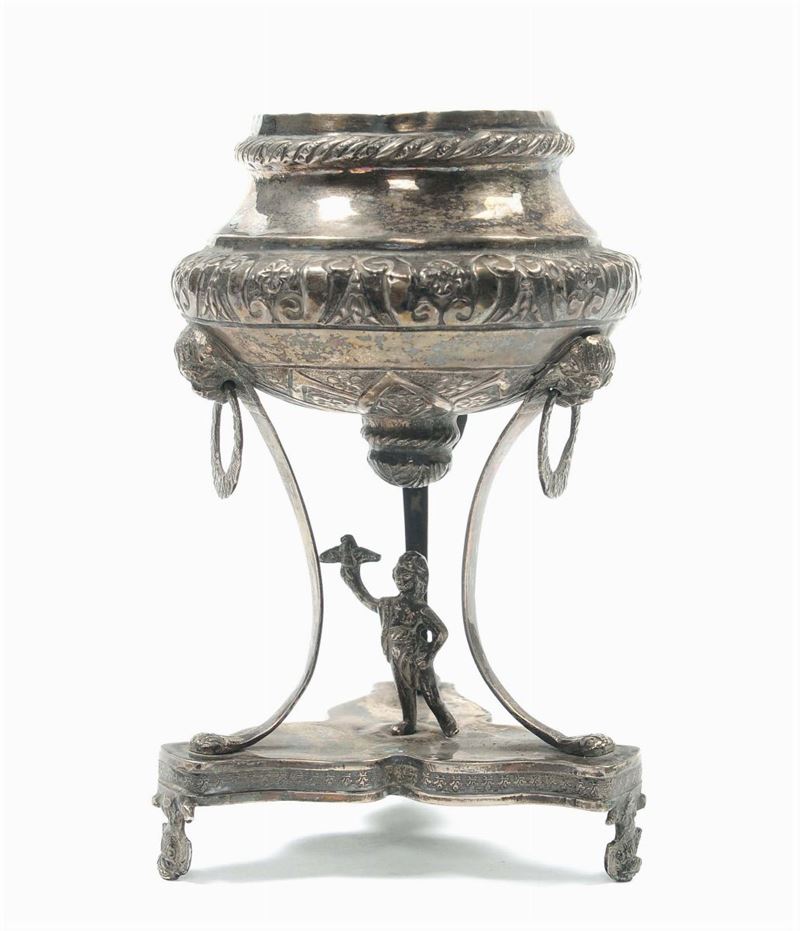 Vasetto porta incenso tripode in argento sbalzato, Napoli XIX secolo  - Asta Argenti e Gioielli - Cambi Casa d'Aste