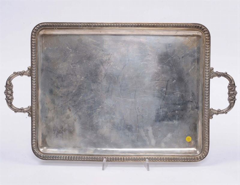 Vassoietto a due manici rettangolare in argento, fine XIX secolo  - Asta Argenti e Gioielli Antichi e Contemporanei - Cambi Casa d'Aste