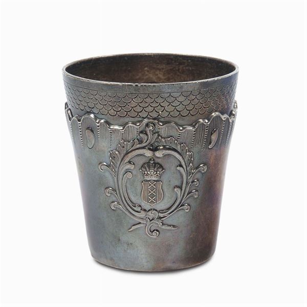 Bicchiere cilindrico in argento con decoro sbalzato, Olanda, Bonnebakker, bolli in uso dal 1814