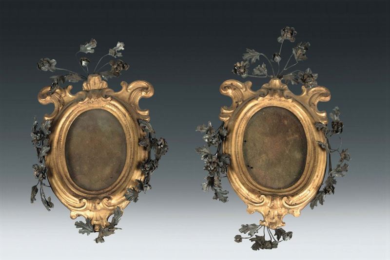 A pair of small gilt metal frames with floral silver appliques, Rome 18th century  - Auction Silver an a Filigrana Collection - II - Cambi Casa d'Aste