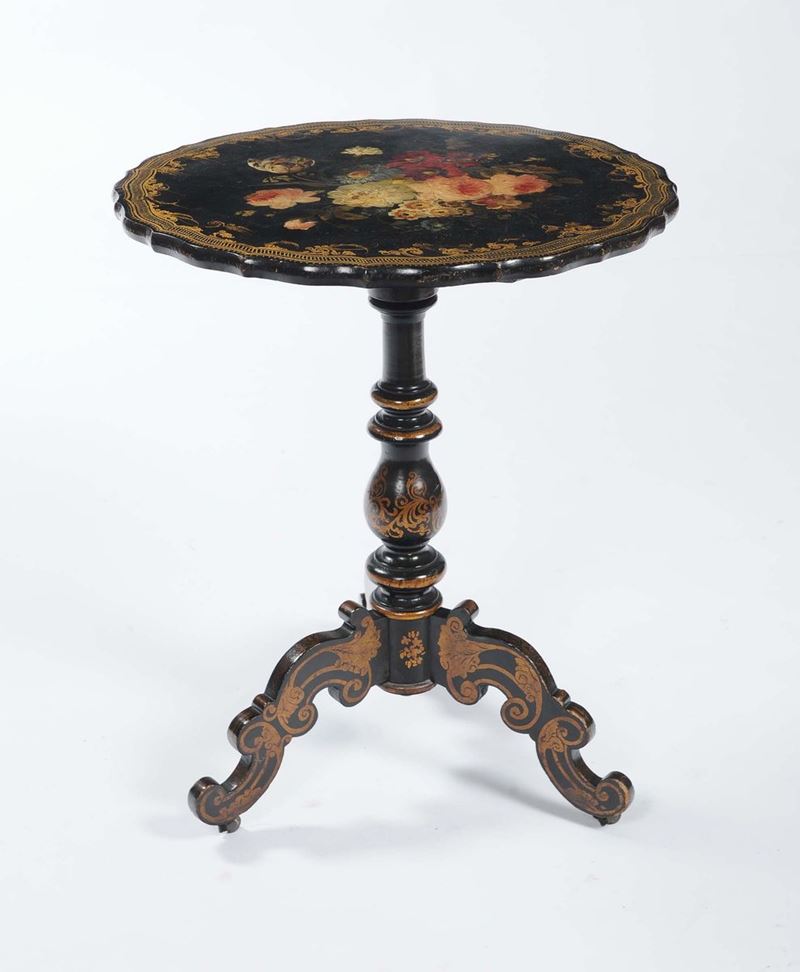 Tavolino con piano laccato a motivo floreale  - Auction Time Auction 7-2014 - Cambi Casa d'Aste