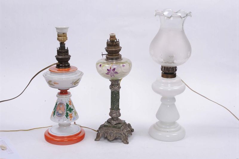 Due lumi in vetro e opaline e un altro simile, fine XIX secolo  - Auction Time Auction 6-2014 - Cambi Casa d'Aste