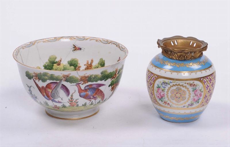 Lotto composto da ciotola e vaso in porcellana e bronzo dorato, Inghilterra e Francia XIX secolo  - Auction Antique and Old Masters - II - Cambi Casa d'Aste