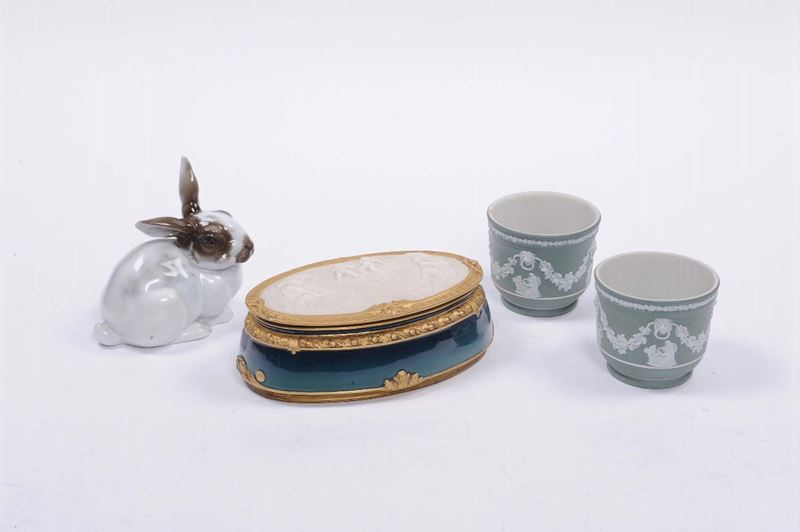 Lotto di quattro oggetti in porcellana  - Auction Antique and Old Masters - II - Cambi Casa d'Aste