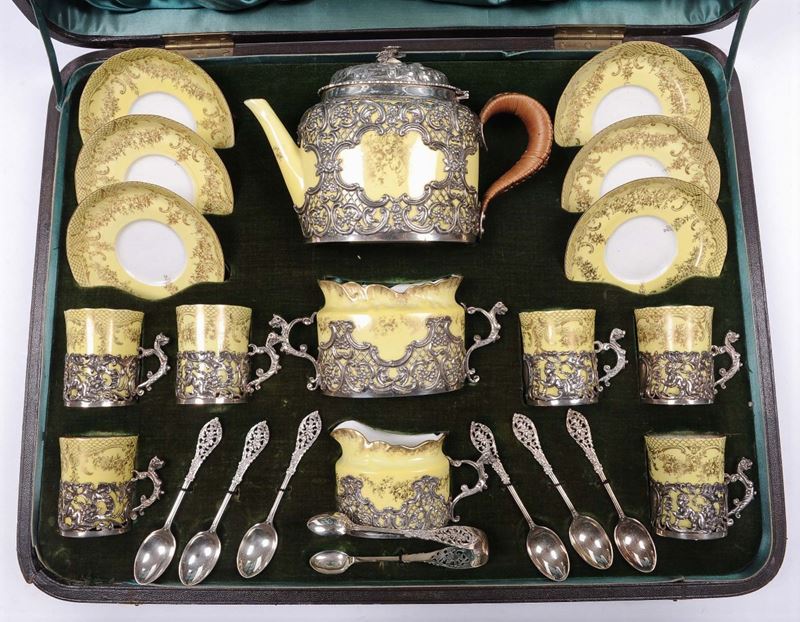 Servito da caffè da sei in porcellana con montatura in argento traforato, Inghilterra fine XIX secolo  - Asta Argenti e Gioielli Antichi e Contemporanei - Cambi Casa d'Aste