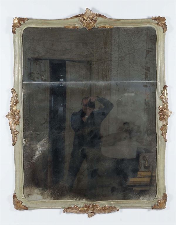 Specchiera in legno laccato e dorato, XVIII secolo