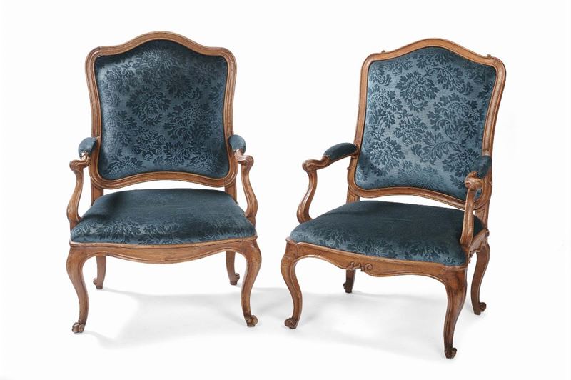 Coppia di poltrone Luigi XV in noce, Genova XVIII secolo  - Auction Antique and Old Masters - II - Cambi Casa d'Aste
