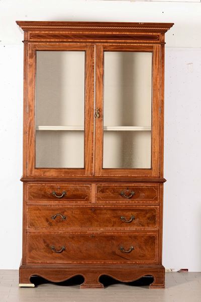 Credenza a Due Corpi, Inghilterra