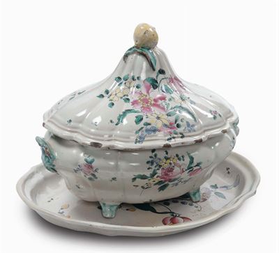 Zuppiera con Decoro alla Rosa con Vassoio, Jacques Boselly, Savona XVIII Secolo