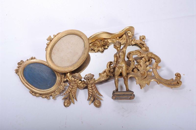 Insieme di specchierina, fregi e statuina dorata  - Auction Antique and Old Masters - II - Cambi Casa d'Aste