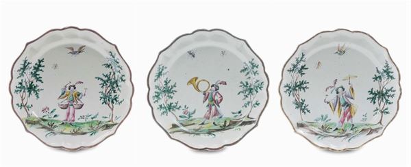 Insieme di tre piatti in maiolica con figure orientali e cacciatore, Felice Clerici, Milano XVIII sec [..]