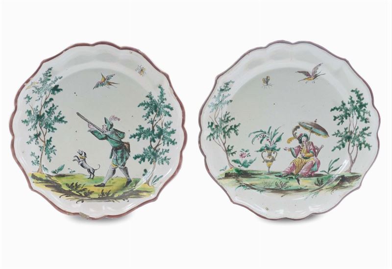 Coppia di piatti in maiolica con suonatori, Felice Clerici, Milano XVIII secolo  - Asta Maioliche Italiane dal XVI al XVIII Secolo - Cambi Casa d'Aste