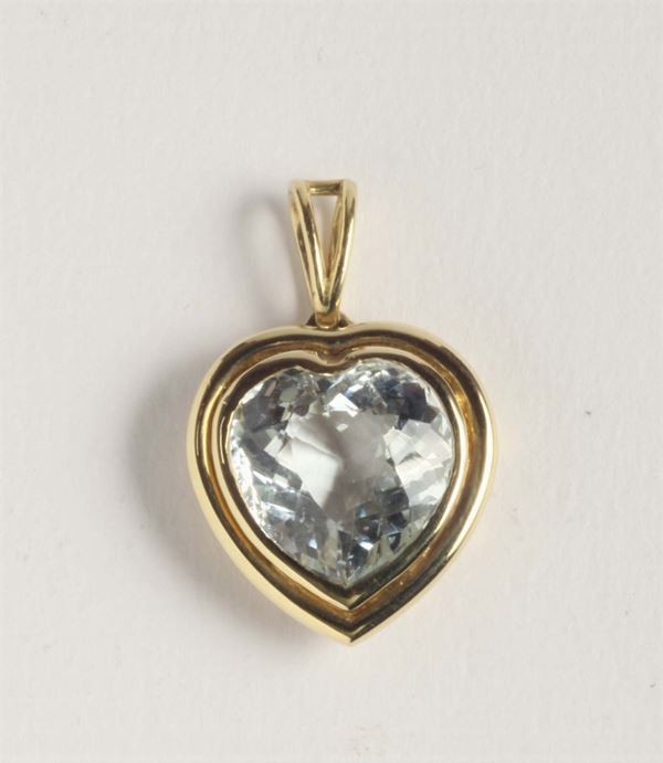 An acquamarine pendant