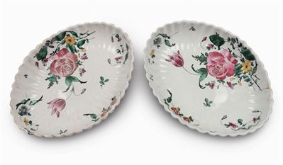 Coppia di Fondine in Maiolica con Decoro alla Rosa, Ambito Emiliano XVIII Secolo