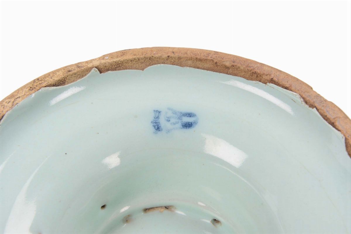 Vaso da Elettuari in Maiolica con Decorazione “a Tappezzeria” con Stemma, Savona XVII Secolo
