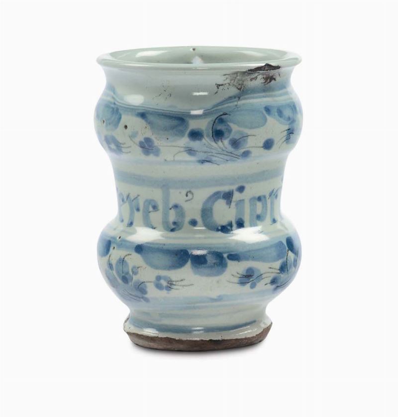 Albarello di farmacia in maiolica con decoro “a tappezzeria”, Savona XVII secolo  - Asta Maioliche Italiane dal XVI al XVIII Secolo - Cambi Casa d'Aste