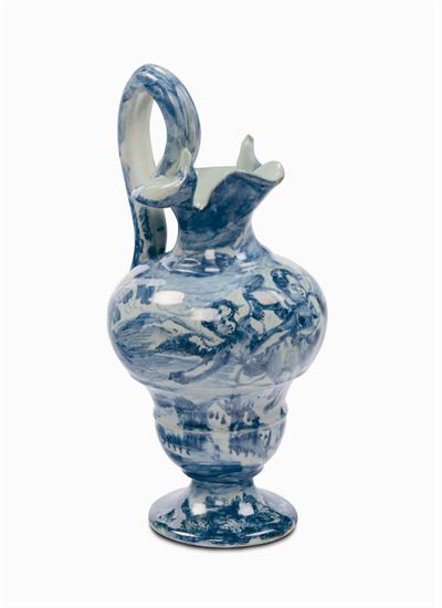Boccale in Maiolica “dalla Bocca a Lepore” con Decoro “a Scenografia Barocca”, Savona XVII-XVIII ...
