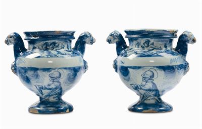 Coppia di Vasi da Elettuari in Maiolica “a Scenografia Barocca”, Savona XVIII Secolo