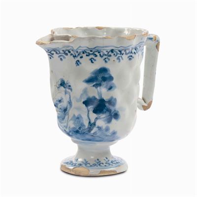 Versatoio in Maiolica con Decoro a Pizzetto con Figurette, Savona XVIII Secolo
