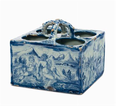 Portabottiglie in Maiolica con Decoro “a Scenografia Barocca”, Savona XVII Secolo