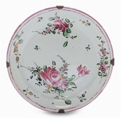 Piatto in Maiolica con Decoro alla Rosa, Pesaro XVIII Secolo