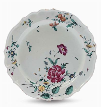 Piatto in Maiolica con Decoro alla Rosa, Ambito Emiliano XVIII Secolo