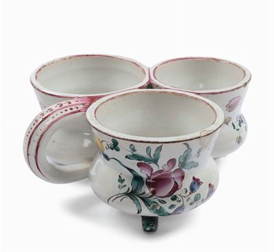 Salsiera a Tre Vaschette con Decoro alla Rosa, Francia XVIII Secolo