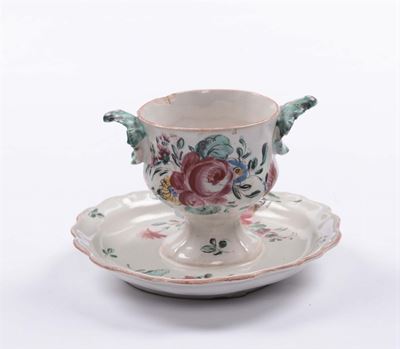 Compostiera in Maiolica con Decoro alla Rosa con Coperchio e Piattino, Sassuolo (?) XVIII Secolo