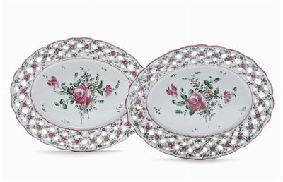 Coppia di Vassoietti con Decoro alla Rosa, Pesaro XVIII Secolo