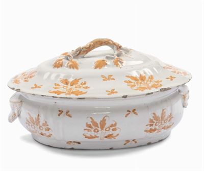 Zuppiera in Maiolica con Decorazione Floreale in Monocromia Gialla, Savona XVIII Secolo
